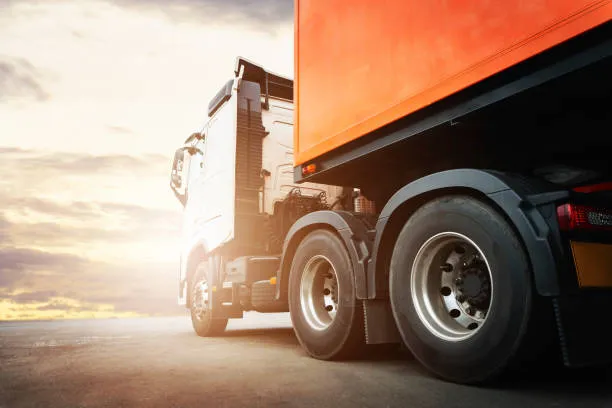 Incoterms 2020 w praktyce transportowej – Zastosowanie warunków handlowych w spedycji i handlu międzynarodowym